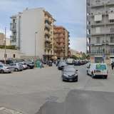 Un angolo della citt� adibito a parcheggio e a strada a scorrimento veloce, ma che racconta la storia dei quartieri Carrassi e San Pasquale di Bari